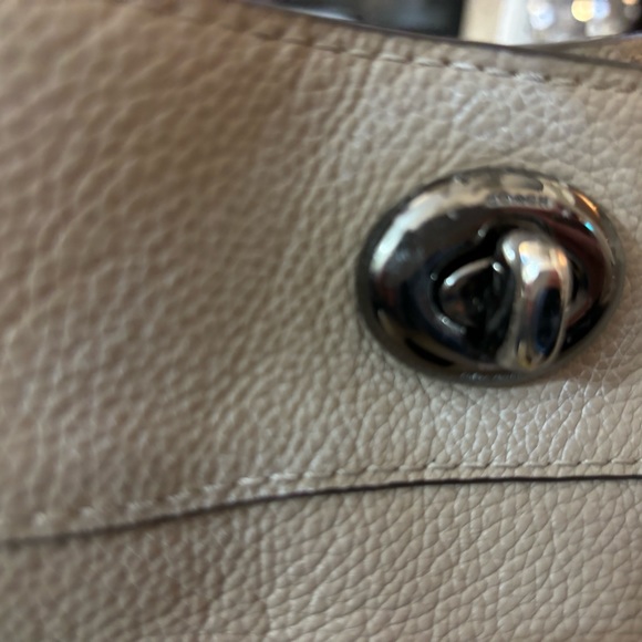 Coach  Authentic Leather chain strap bag - Picture 3 of 11